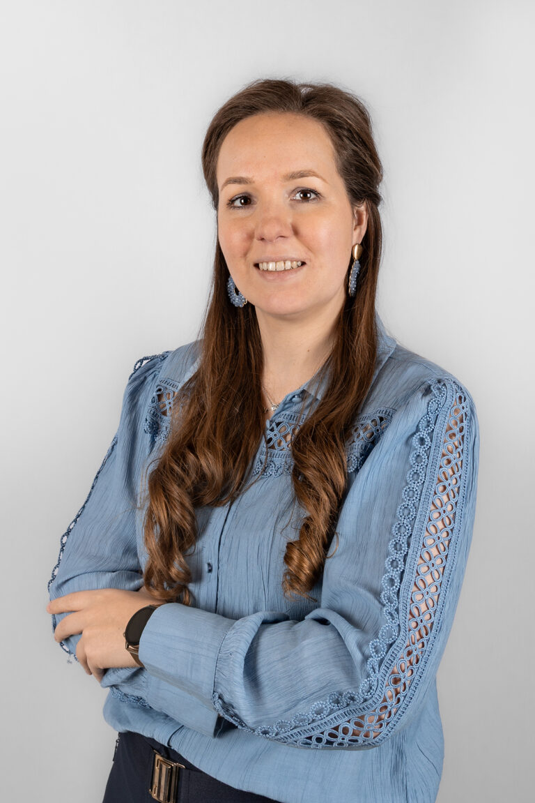 Monica Nunes Ribeiro Hendrikx roof contractor